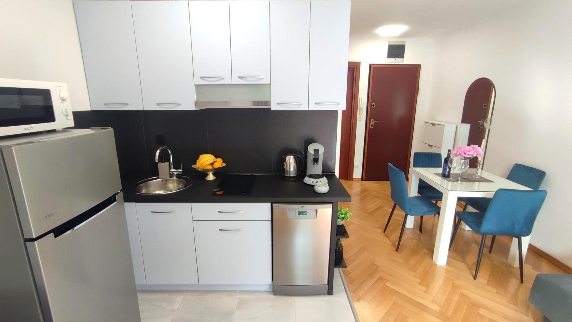 Apartment Paolo By The Beach Znjan 스플리트 외부 사진